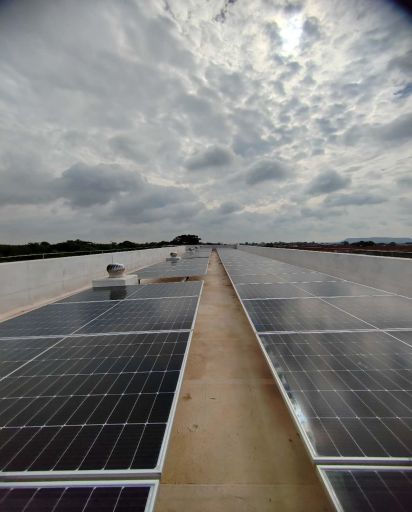 Дизельная микросетевая система хранения солнечной энергии мощностью 60 кВт/230 кВтч в Конго
